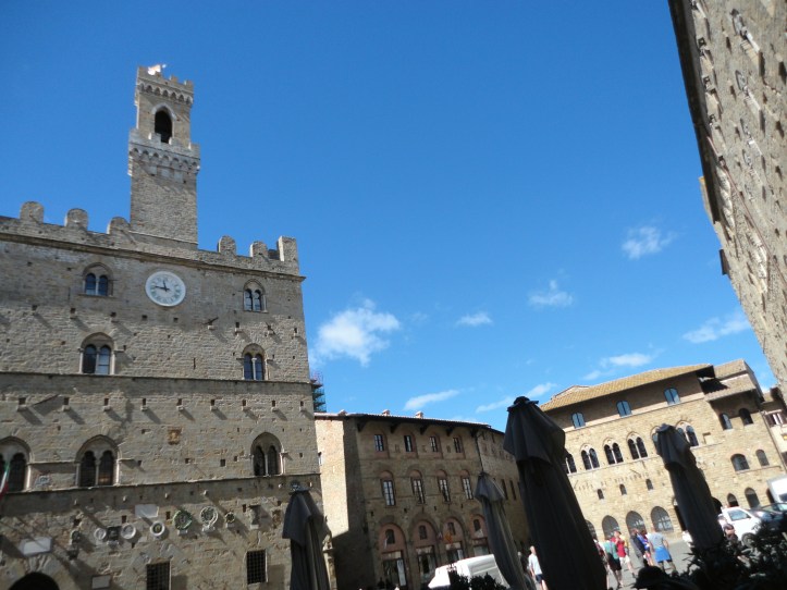 Palazzo dei Priori e a torre do relógio