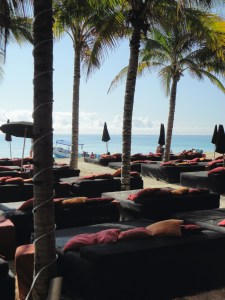 Barraca na praia em frente ao hotel Mosquito Beach