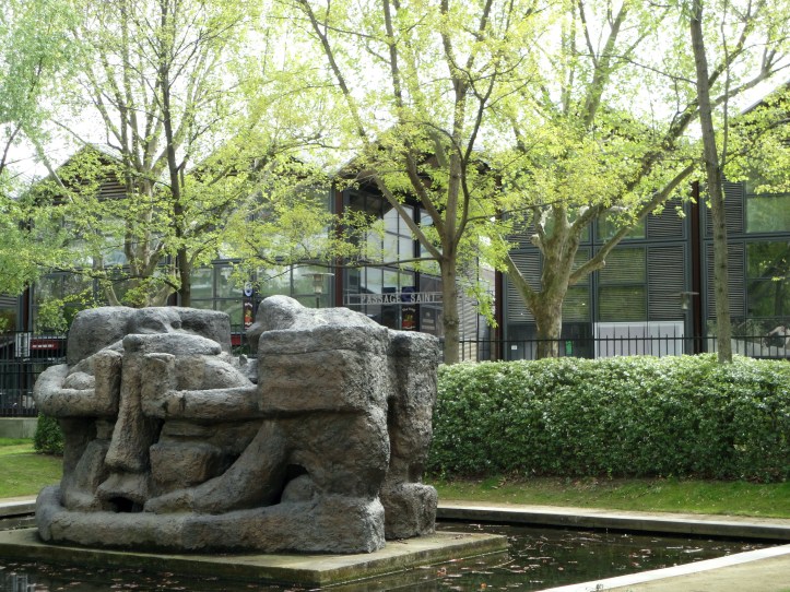 Galpões de Bercy Village, vistos do Parc de Bercy