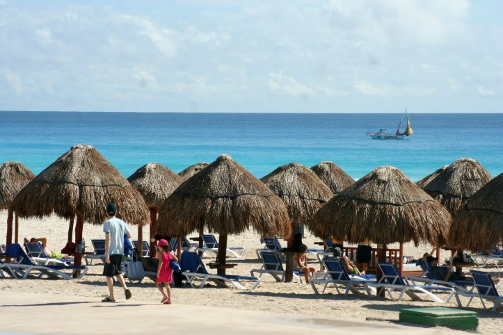 Trecho de praia em frente a um dos hotéis