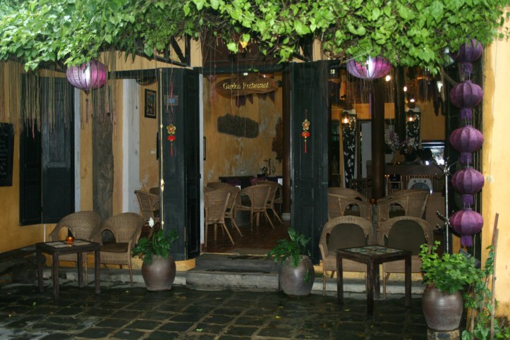 Um dos muitos cafés da encantadora Hoi An