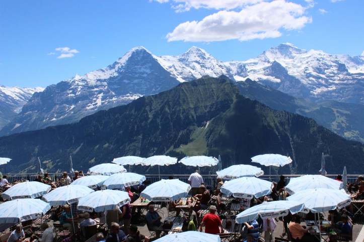 O bar e as montanhas