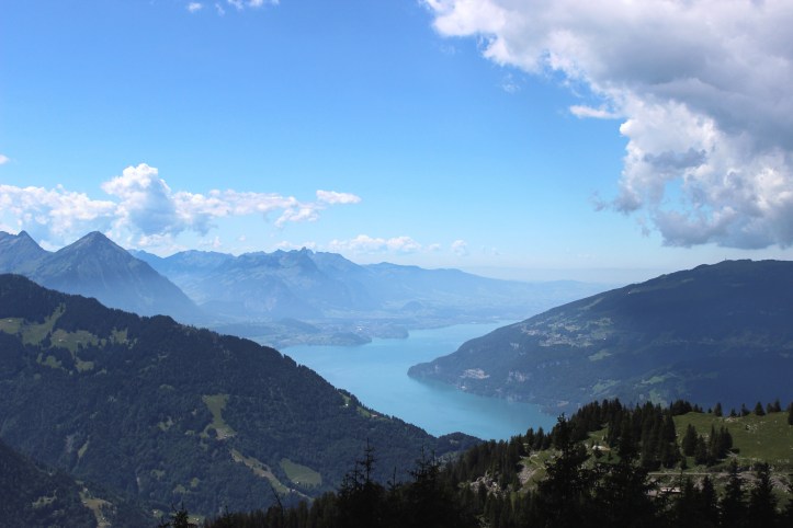 Um dos lagos de Interlaken visto do  Schynige Platte