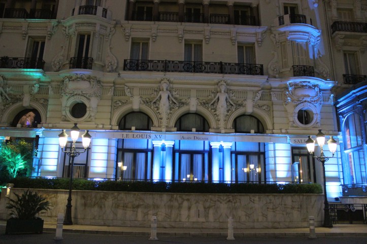 A fachada histórica do Hôtel de Paris