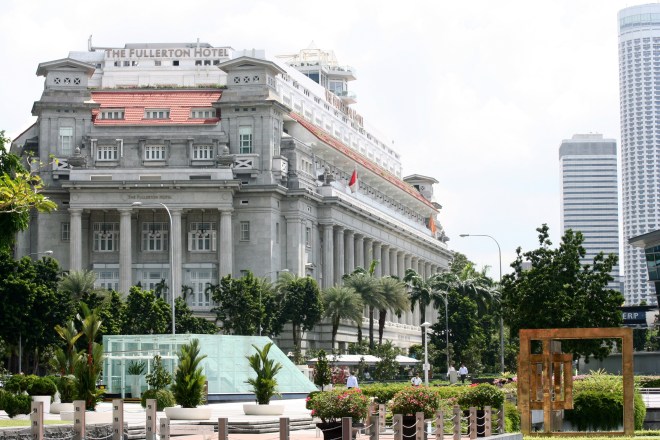 O antigo prédio dos Correios hoje é o Fullerton Hotel