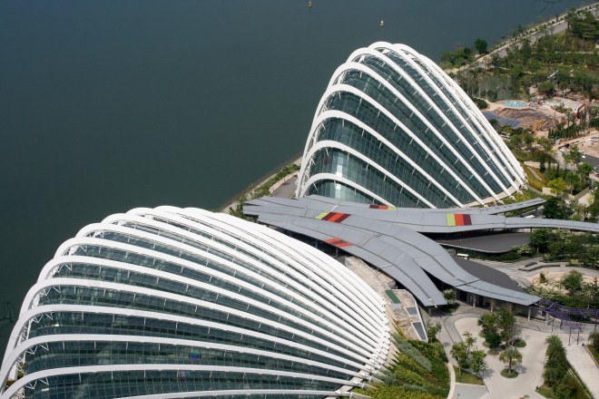 Os domos do Gardens of the Bay visto do mirante do hotel Marina