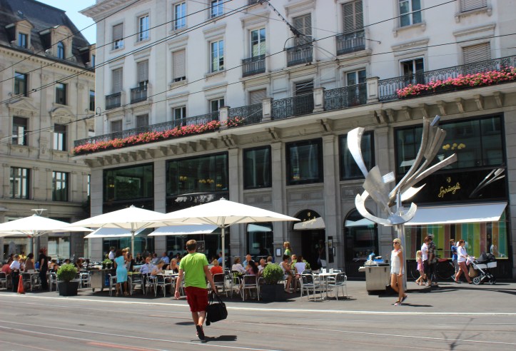 Imperdível: experimentar luxemburgeli na Sprüngli