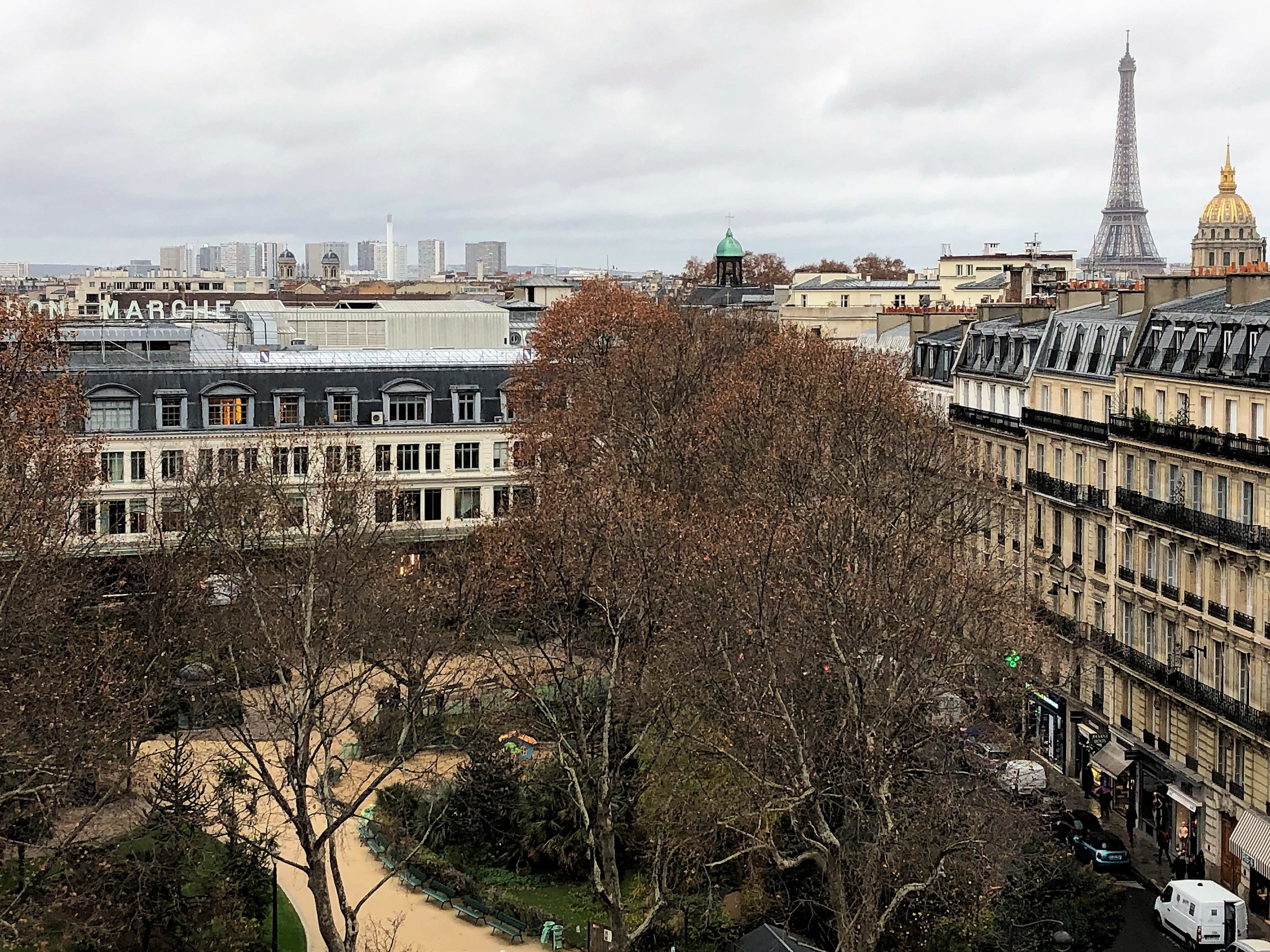 A Torre Eiffel vista do Hôtel Lutetia